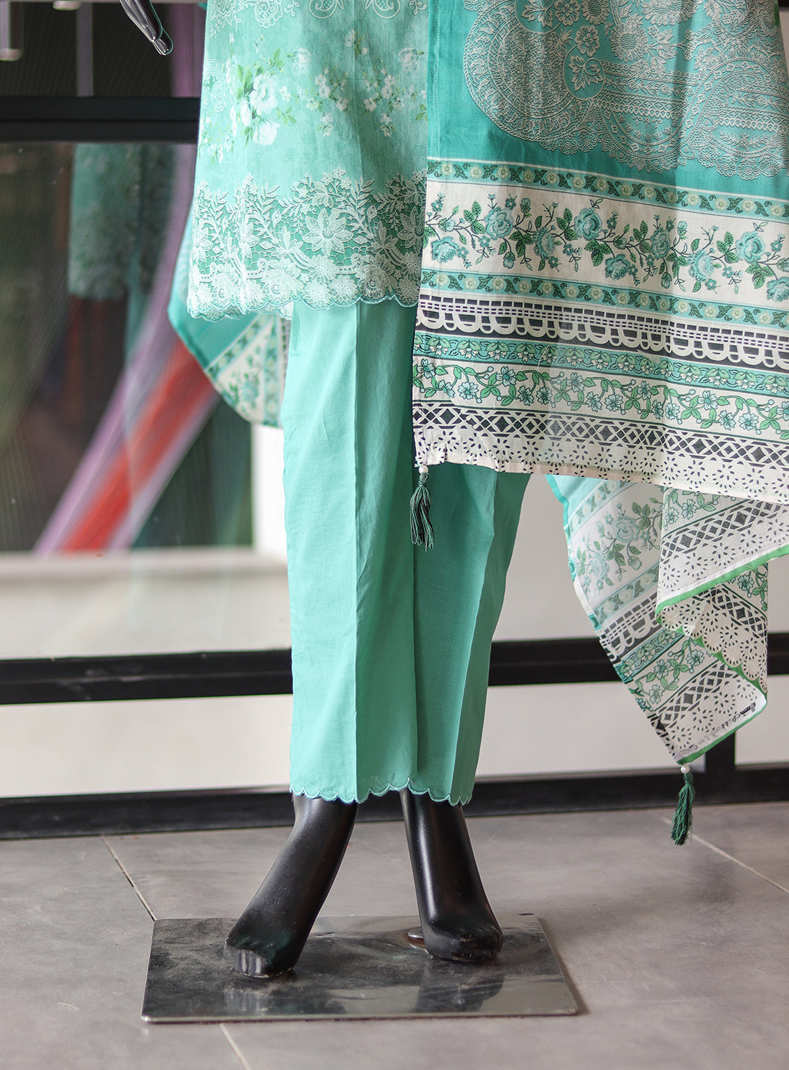 LSM Galleria Zari Printed Lawn 3 Piece Stitched Suit - LSM24G LSM-3537 LSM Galleria Zari Printed Lawn 3 Piece Stitched Suit - LSM24G LSM-3537