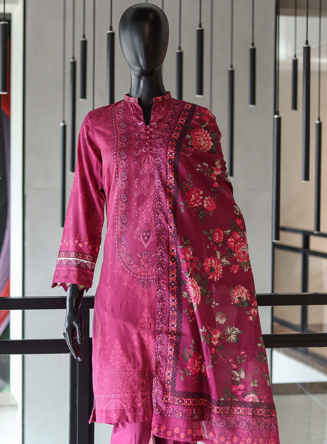 LSM Galleria Zari Printed Lawn 3 Piece Stitched Suit - LSM24G LSM-3538 LSM Galleria Zari Printed Lawn 3 Piece Stitched Suit - LSM24G LSM-3538