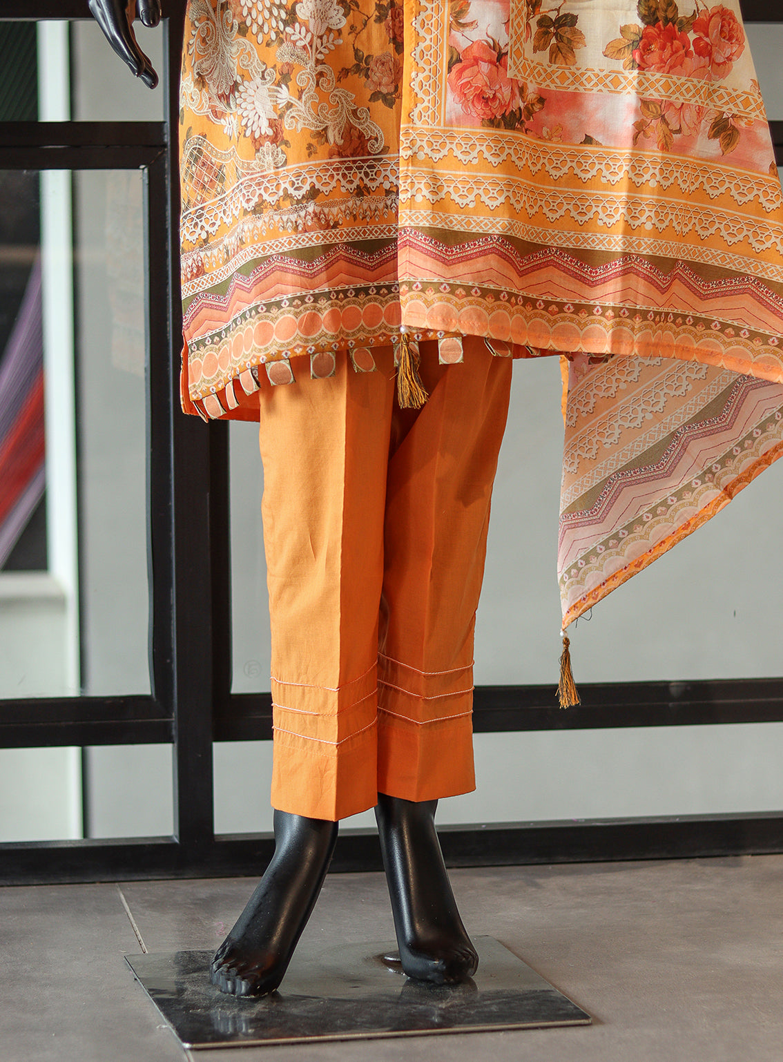 LSM Galleria Zari Printed Lawn 3 Piece Stitched Suit - LSM24G LSM-3543 LSM Galleria Zari Printed Lawn 3 Piece Stitched Suit - LSM24G LSM-3543