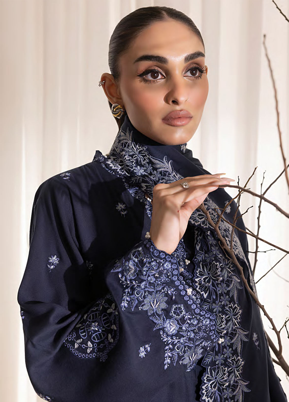 LSM Lakhany Embroidered Cashmi Wool 3 Piece Unstitched Suit LSM25WES D-LG-IZ-0468 LSM Lakhany Embroidered Cashmi Wool 3 Piece Unstitched Suit LSM25WES D-LG-IZ-0468
