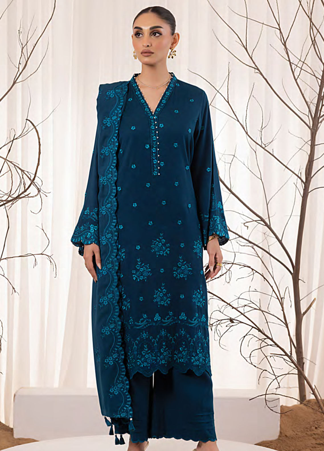 LSM Lakhany Embroidered Cashmi Wool 3 Piece Unstitched Suit LSM25WES D-LG-RK-0057 LSM Lakhany Embroidered Cashmi Wool 3 Piece Unstitched Suit LSM25WES D-LG-RK-0057