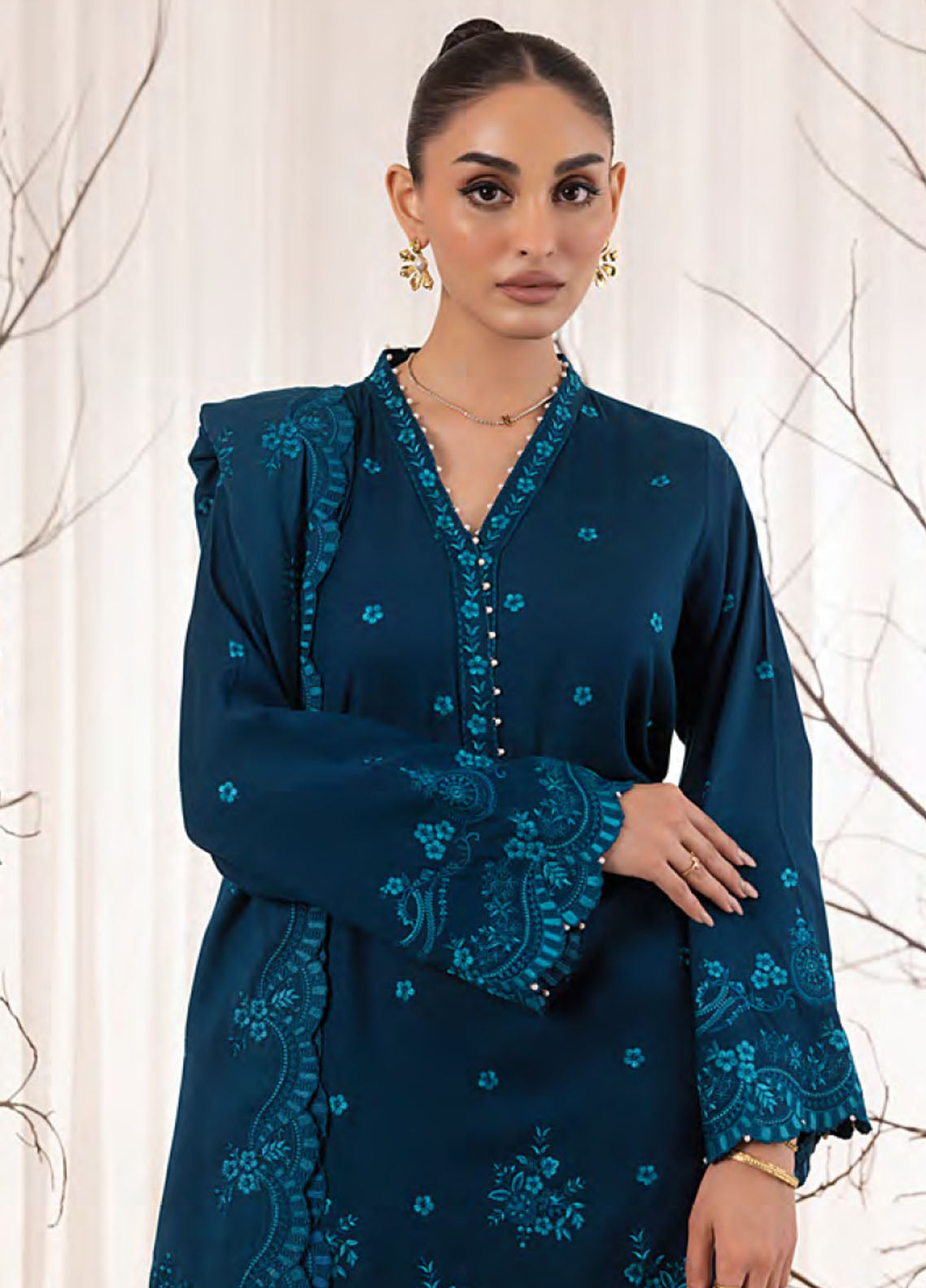 LSM Lakhany Embroidered Cashmi Wool 3 Piece Unstitched Suit LSM25WES D-LG-RK-0057 LSM Lakhany Embroidered Cashmi Wool 3 Piece Unstitched Suit LSM25WES D-LG-RK-0057