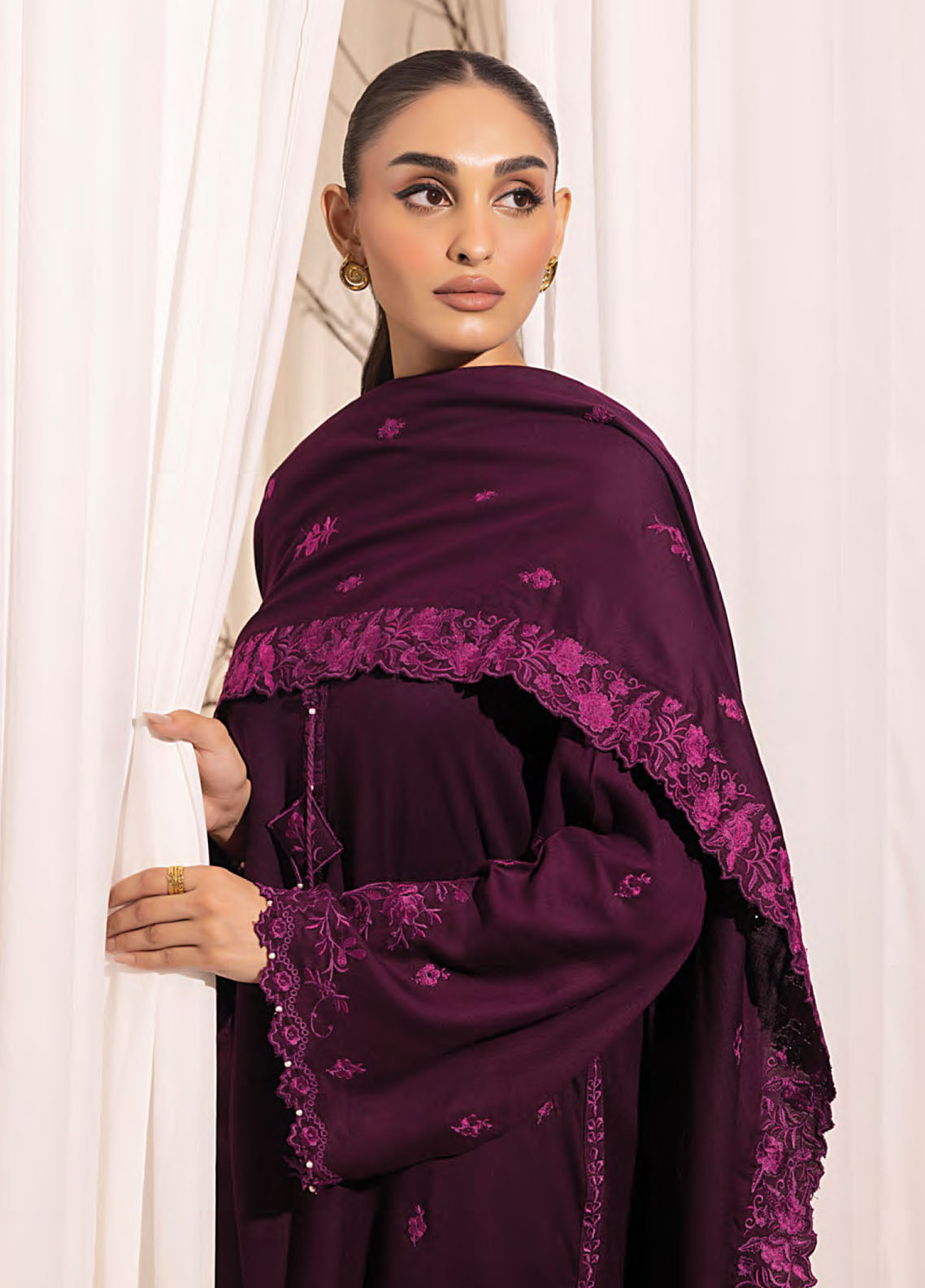 LSM Lakhany Embroidered Cashmi Wool 3 Piece Unstitched Suit LSM25WES D-LG-RL-0281 LSM Lakhany Embroidered Cashmi Wool 3 Piece Unstitched Suit LSM25WES D-LG-RL-0281