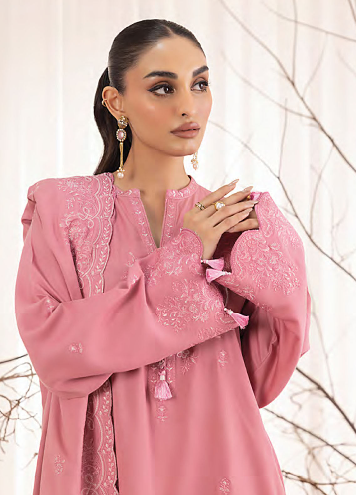 LSM Lakhany Embroidered Cashmi Wool 3 Piece Unstitched Suit LSM25WES D-LG-RL-0282 LSM Lakhany Embroidered Cashmi Wool 3 Piece Unstitched Suit LSM25WES D-LG-RL-0282