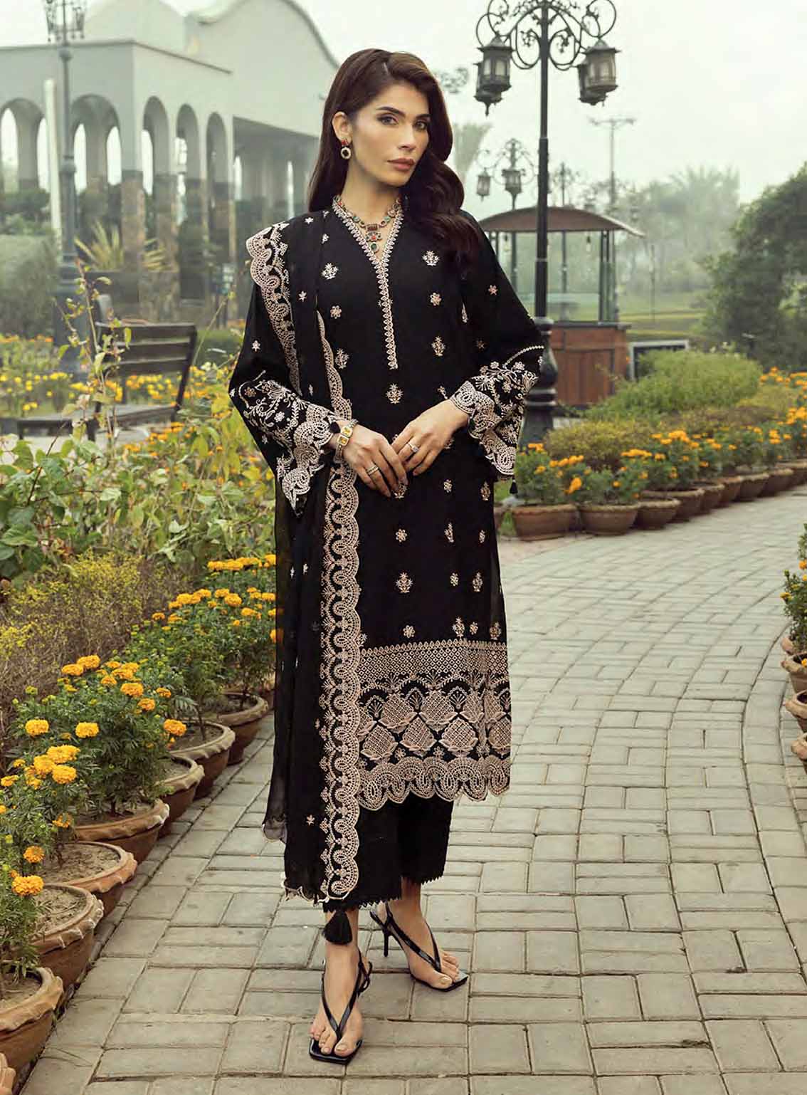 LSM Lakhany Embroidered Lawn 3 Piece Unstitched Suit LSM25EE LG-IZ-0305 LSM Lakhany Embroidered Lawn 3 Piece Unstitched Suit LSM25EE LG-IZ-0305