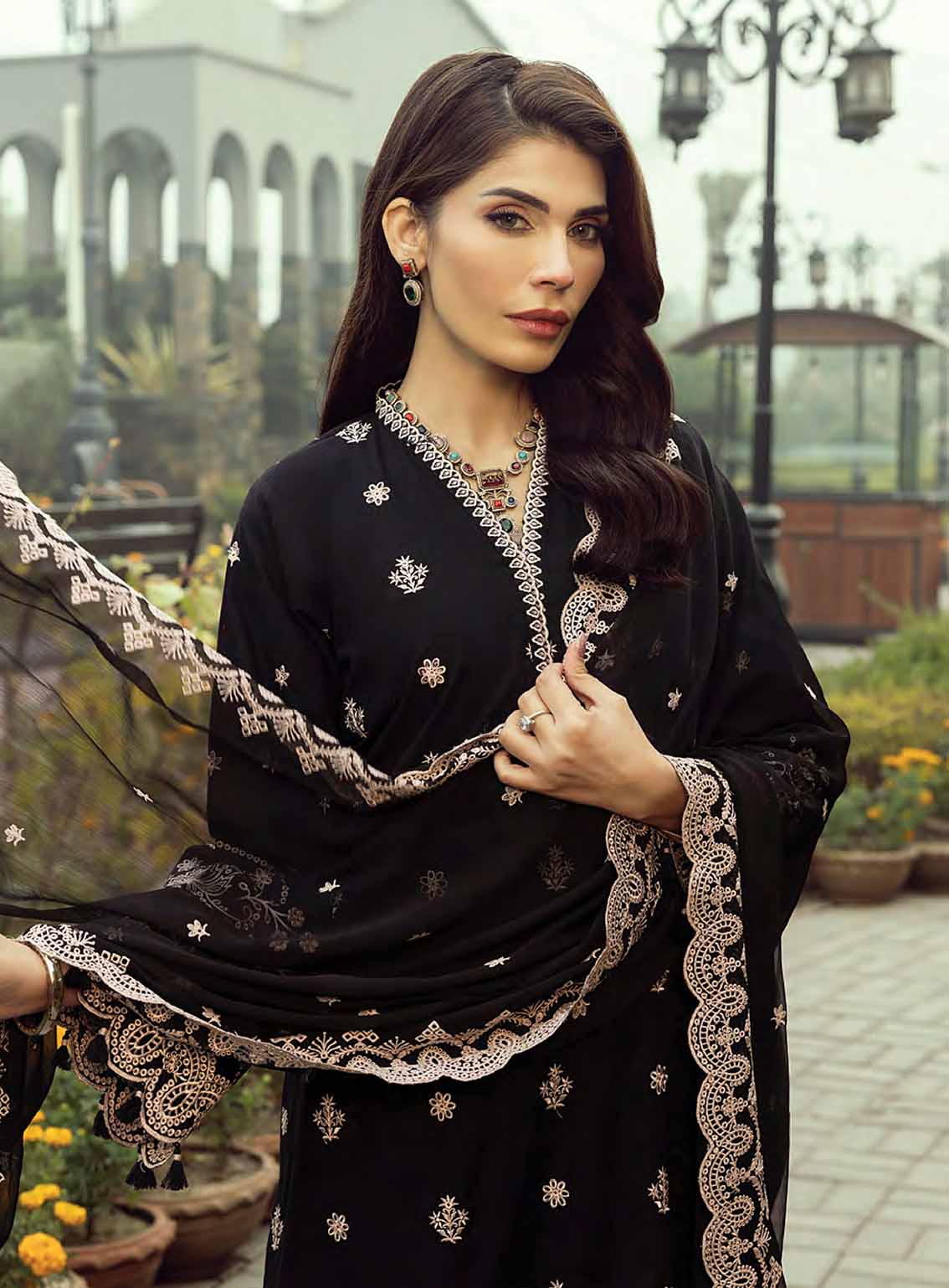 LSM Lakhany Embroidered Lawn 3 Piece Unstitched Suit LSM25EE LG-IZ-0305 LSM Lakhany Embroidered Lawn 3 Piece Unstitched Suit LSM25EE LG-IZ-0305