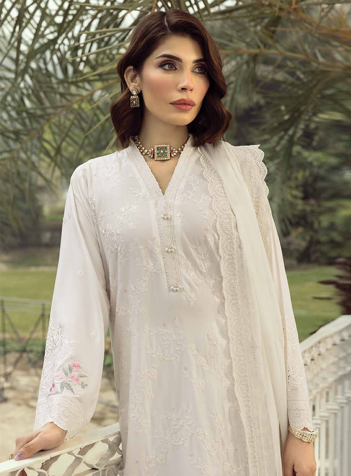 LSM Lakhany Embroidered Lawn 3 Piece Unstitched Suit LSM25EE LG-IZ-0311 LSM Lakhany Embroidered Lawn 3 Piece Unstitched Suit LSM25EE LG-IZ-0311
