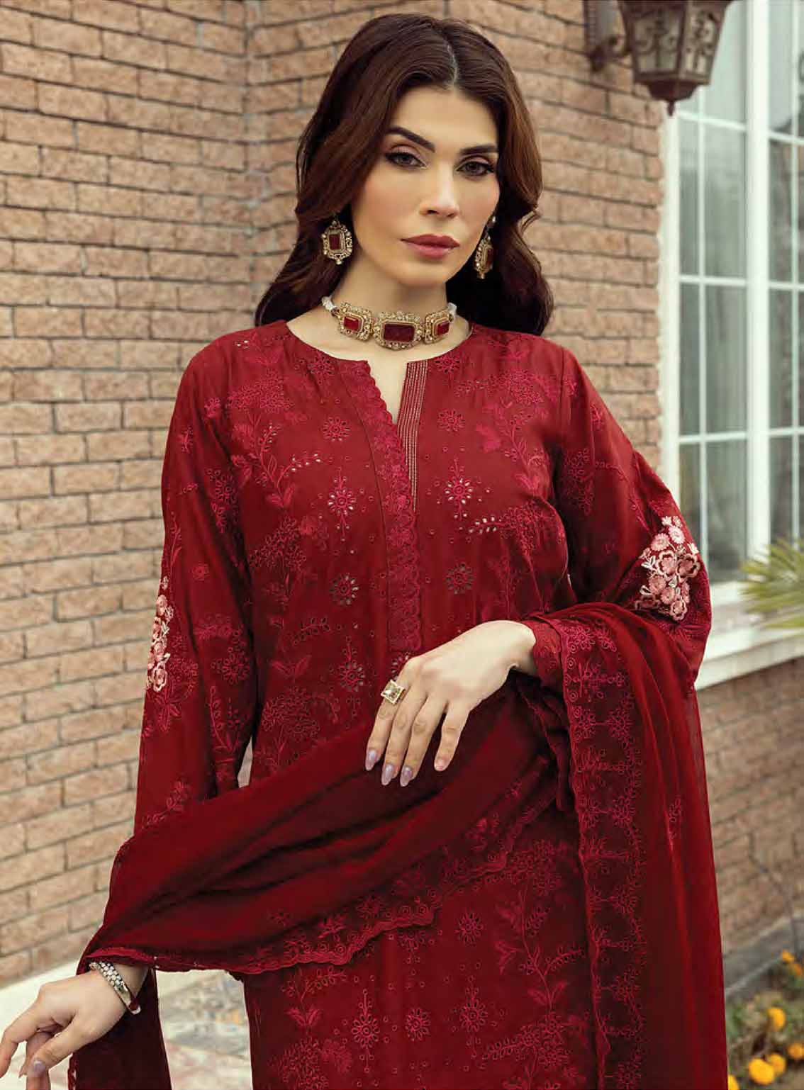 LSM Lakhany Embroidered Lawn 3 Piece Unstitched Suit LSM25EE LG-UB-0122 LSM Lakhany Embroidered Lawn 3 Piece Unstitched Suit LSM25EE LG-UB-0122