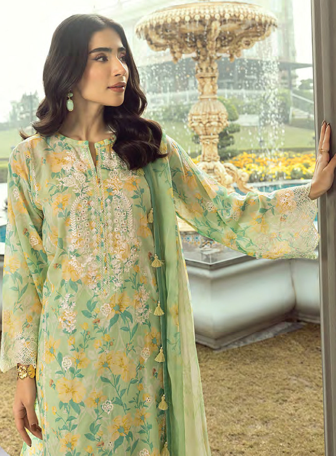 LSM Lakhany Embroidered Lawn 3 Piece Unstitched Suit LSM25SE LG-IZ-0286 LSM Lakhany Embroidered Lawn 3 Piece Unstitched Suit LSM25SE LG-IZ-0286