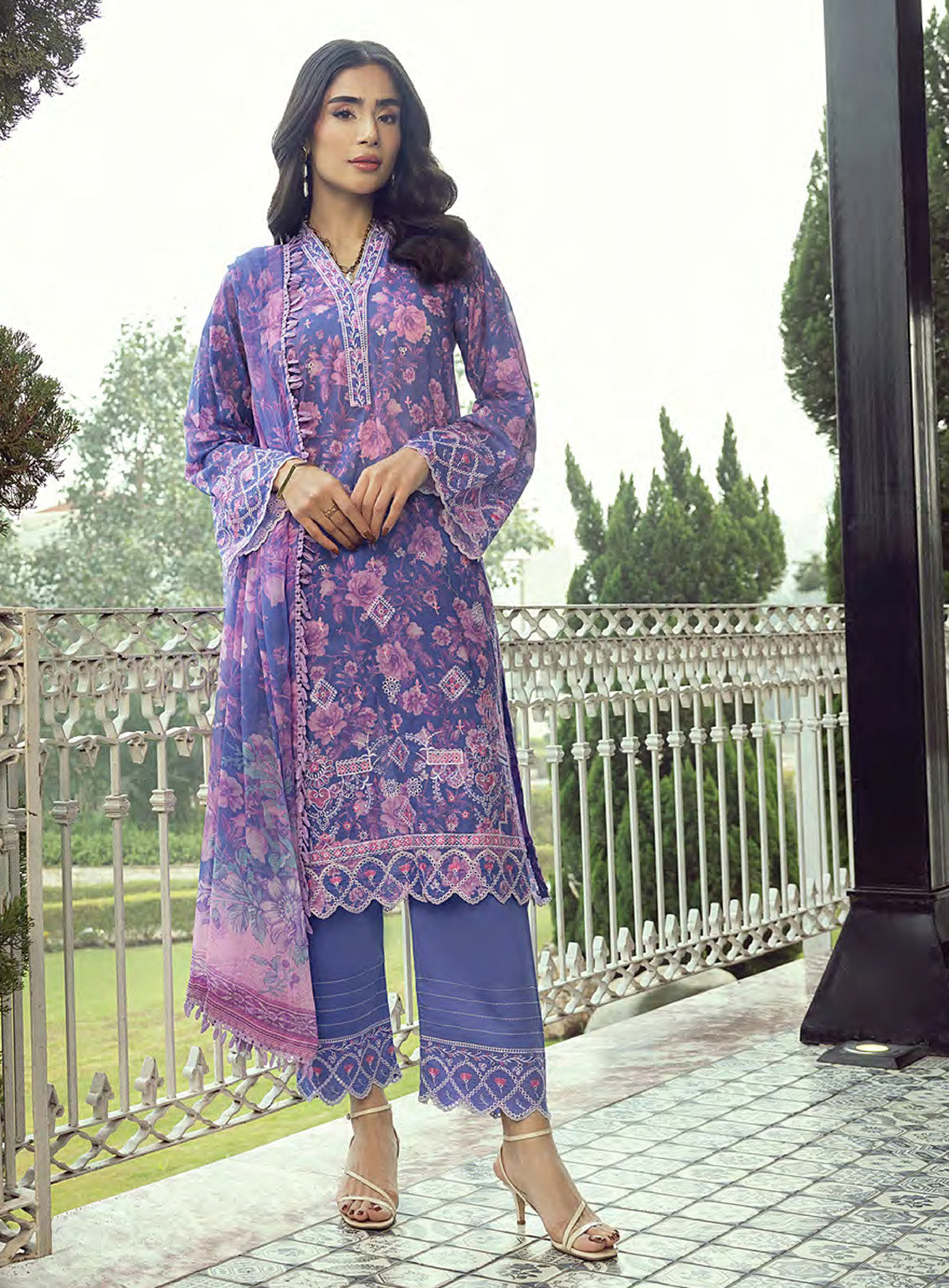 LSM Lakhany Embroidered Lawn 3 Piece Unstitched Suit LSM25SE LG-IZ-0360 LSM Lakhany Embroidered Lawn 3 Piece Unstitched Suit LSM25SE LG-IZ-0360