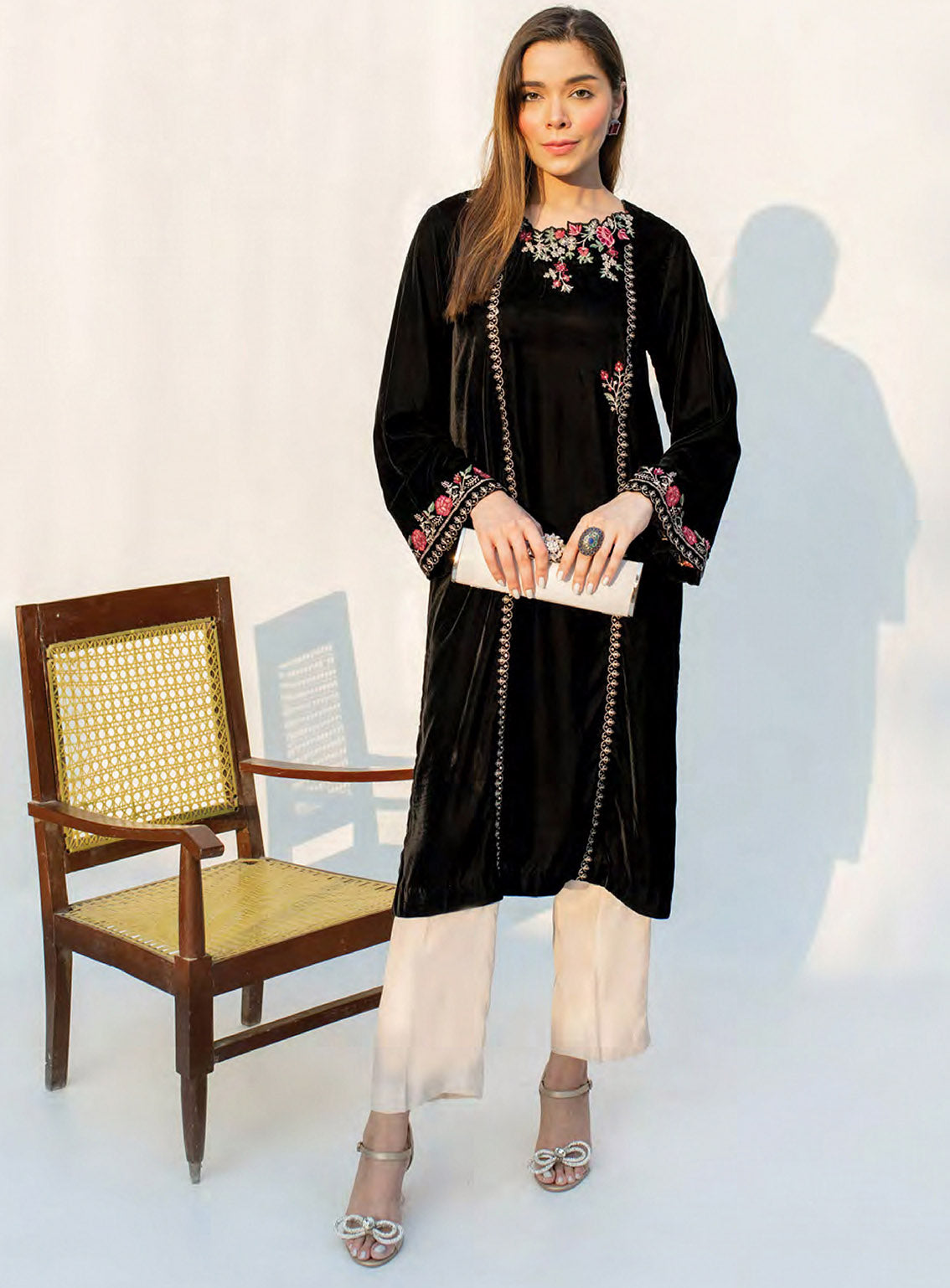 LSM Lakhany Embroidered Velvet 1 Piece Stitched Shirt LSM24D LG-IZ-0251 LSM Lakhany Embroidered Velvet 1 Piece Stitched Shirt LSM24D LG-IZ-0251