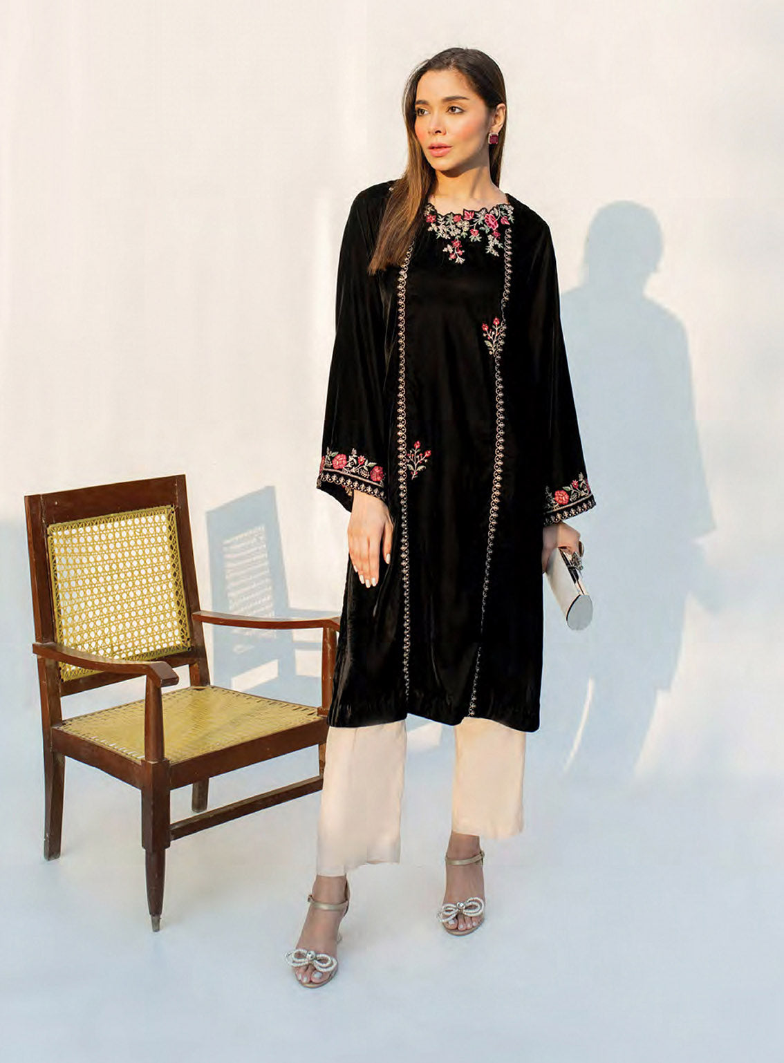 LSM Lakhany Embroidered Velvet 1 Piece Stitched Shirt LSM24D LG-IZ-0251 LSM Lakhany Embroidered Velvet 1 Piece Stitched Shirt LSM24D LG-IZ-0251