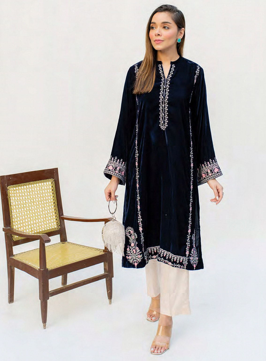 LSM Lakhany Embroidered Velvet 1 Piece Stitched Shirt LSM24D LG-IZ-0253 LSM Lakhany Embroidered Velvet 1 Piece Stitched Shirt LSM24D LG-IZ-0253