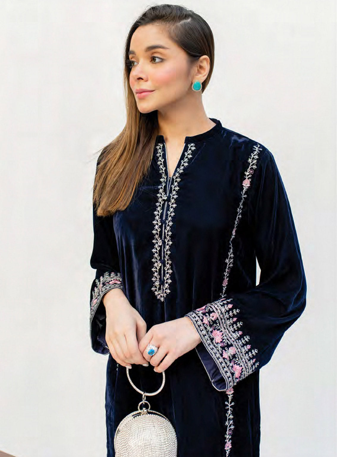 LSM Lakhany Embroidered Velvet 1 Piece Stitched Shirt LSM24D LG-IZ-0253 LSM Lakhany Embroidered Velvet 1 Piece Stitched Shirt LSM24D LG-IZ-0253