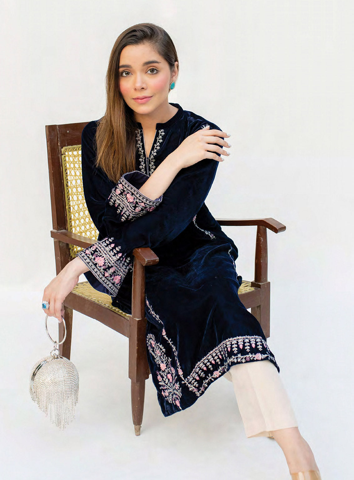 LSM Lakhany Embroidered Velvet 1 Piece Stitched Shirt LSM24D LG-IZ-0253 LSM Lakhany Embroidered Velvet 1 Piece Stitched Shirt LSM24D LG-IZ-0253