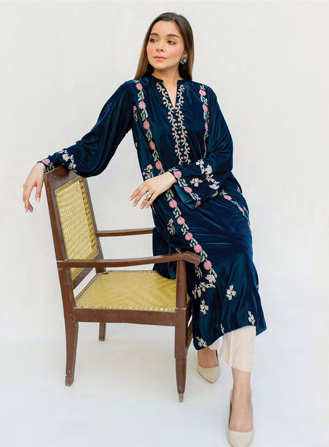 LSM Lakhany Embroidered Velvet 1 Piece Stitched Shirt LSM24D LG-IZ-0256 LSM Lakhany Embroidered Velvet 1 Piece Stitched Shirt LSM24D LG-IZ-0256