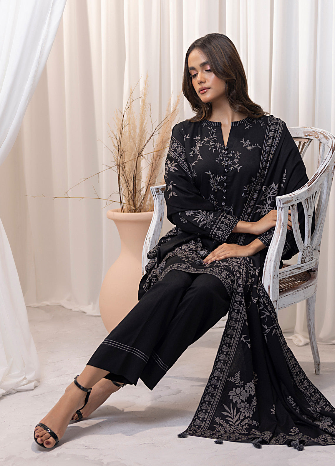 LSM Lakhany Printed Cashmi Vool 3 Piece Unstitched Suit LSM24CV LG-IZ-0269-C LSM Lakhany Printed Cashmi Vool 3 Piece Unstitched Suit LSM24CV LG-IZ-0269-C