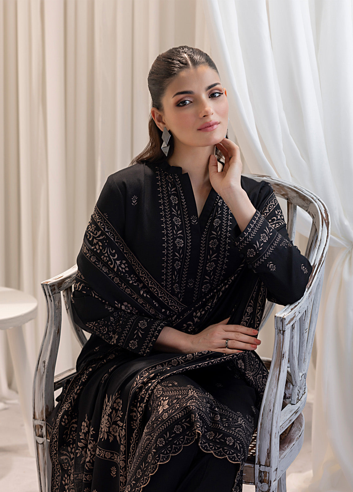 LSM Lakhany Printed Cashmi Vool 3 Piece Unstitched Suit LSM24CV LG-IZ-0271-C LSM Lakhany Printed Cashmi Vool 3 Piece Unstitched Suit LSM24CV LG-IZ-0271-C