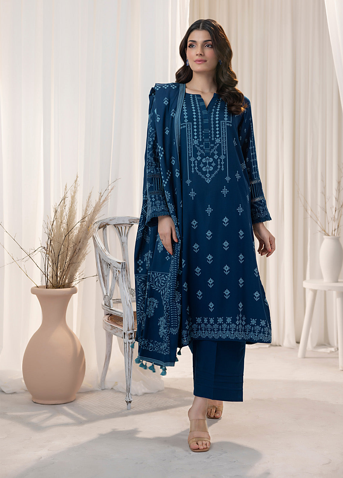 LSM Lakhany Printed Cashmi Vool 3 Piece Unstitched Suit LSM24CV LG-RL-0127-A LSM Lakhany Printed Cashmi Vool 3 Piece Unstitched Suit LSM24CV LG-RL-0127-A