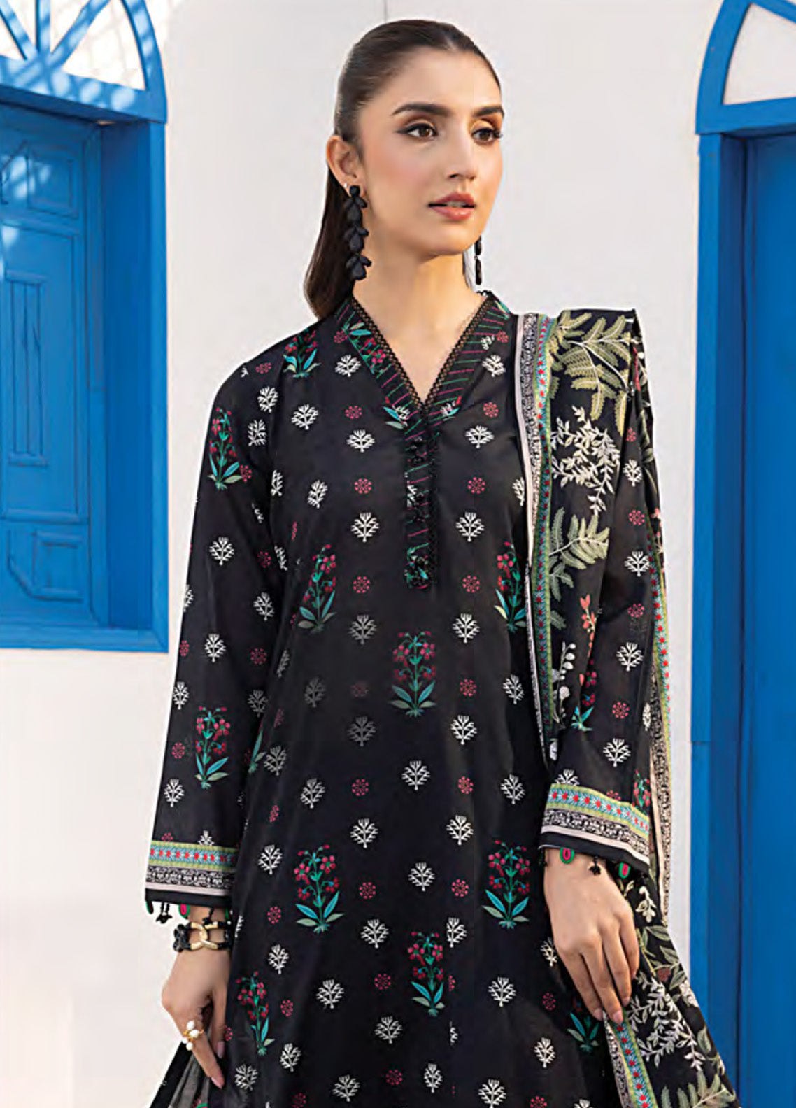 LSM Lakhany Printed Lawn 3 Piece Unstitched Suit LSM25SP LG-MM-0372 LSM Lakhany Printed Lawn 3 Piece Unstitched Suit LSM25SP LG-MM-0372