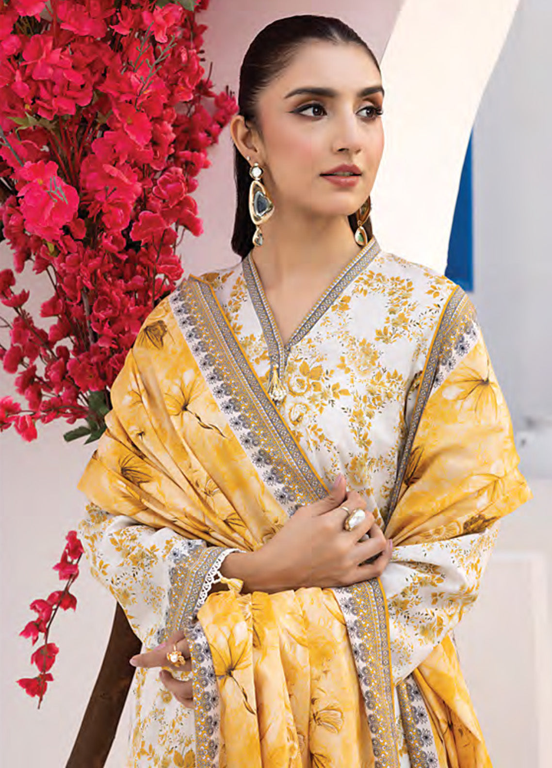LSM Lakhany Printed Lawn 3 Piece Unstitched Suit LSM25SP LG-MM-0373 LSM Lakhany Printed Lawn 3 Piece Unstitched Suit LSM25SP LG-MM-0373