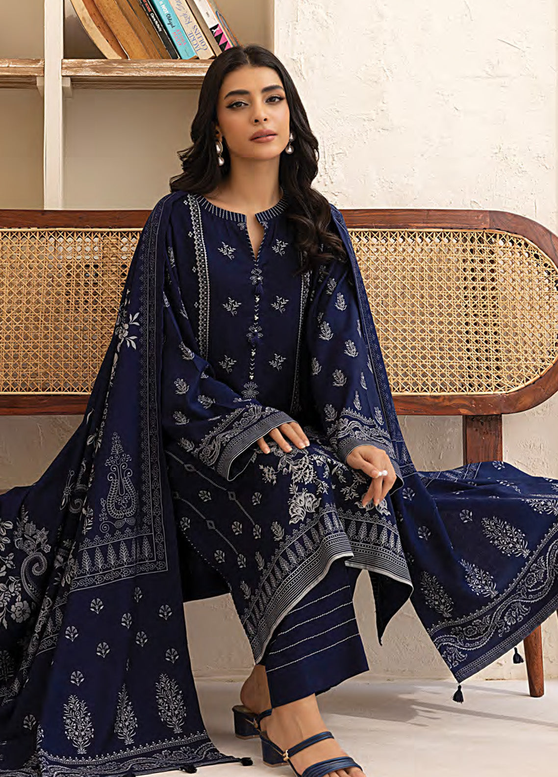 LSM Lakhany Printed Pashmina 3 Piece Unstitched Suit LSM24PP LG-AR-0116-C LSM Lakhany Printed Pashmina 3 Piece Unstitched Suit LSM24PP LG-AR-0116-C