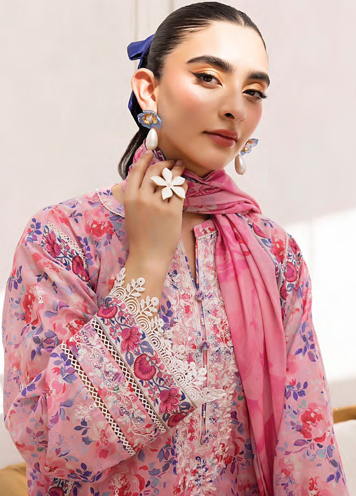 LSM Lakhany Embroidered Lawn 3 Piece Unstitched Suit LSM25ES LG-AR-0158 LSM Lakhany Embroidered Lawn 3 Piece Unstitched Suit LSM25ES LG-AR-0158