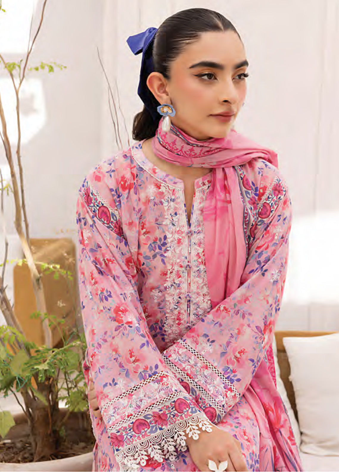 LSM Lakhany Embroidered Lawn 3 Piece Unstitched Suit LSM25ES LG-AR-0158 LSM Lakhany Embroidered Lawn 3 Piece Unstitched Suit LSM25ES LG-AR-0158