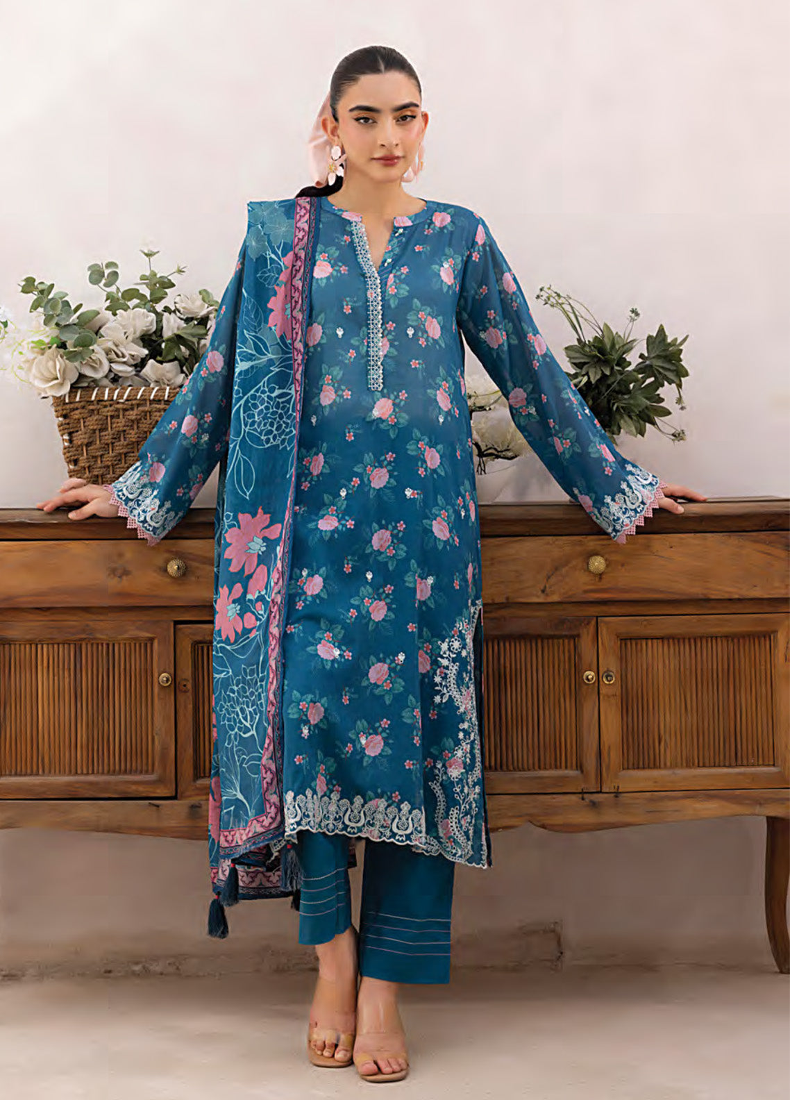 LSM Lakhany Embroidered Lawn 3 Piece Unstitched Suit LSM25ES LG-AR-0160 LSM Lakhany Embroidered Lawn 3 Piece Unstitched Suit LSM25ES LG-AR-0160