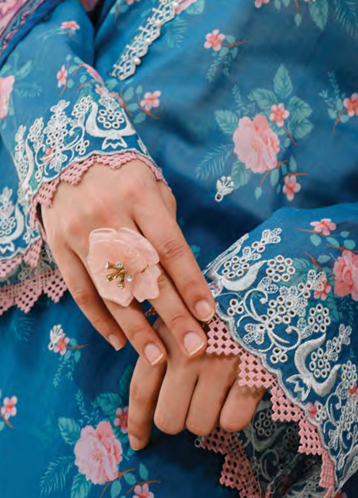 LSM Lakhany Embroidered Lawn 3 Piece Unstitched Suit LSM25ES LG-AR-0160 LSM Lakhany Embroidered Lawn 3 Piece Unstitched Suit LSM25ES LG-AR-0160