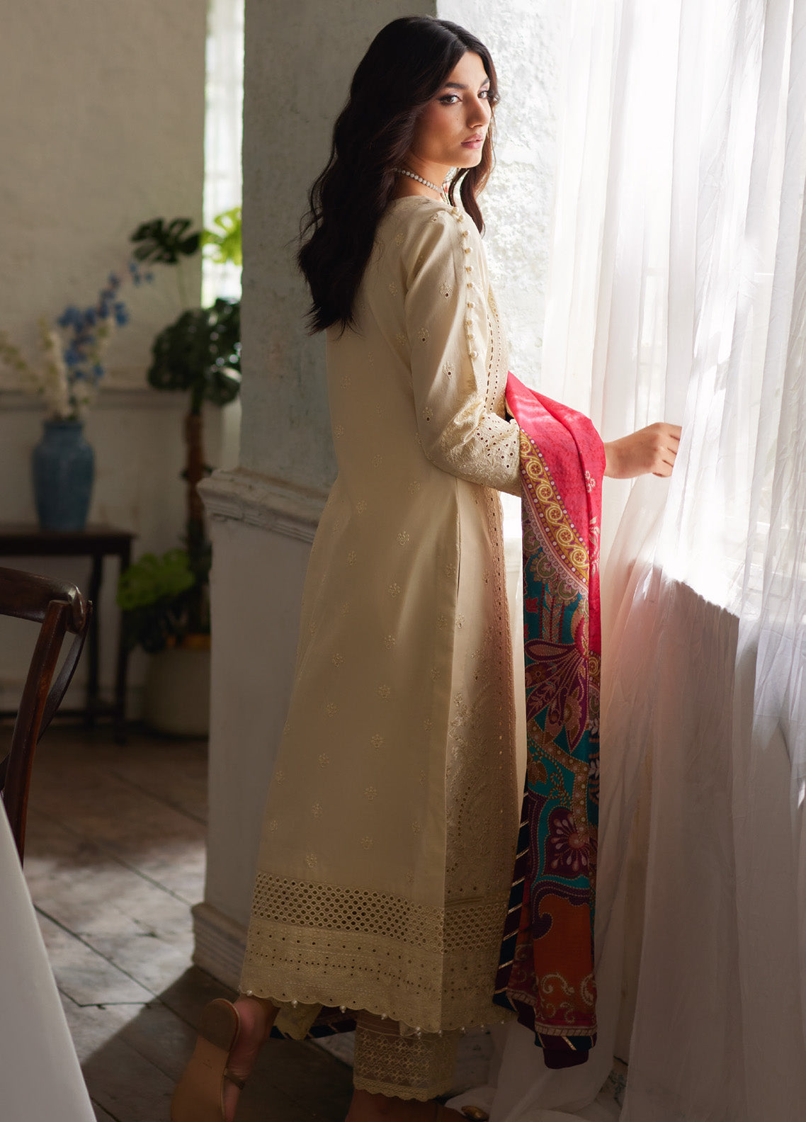 Lumiere By Gulaal Embroidered Lawn 3 Piece Unstitched Suit GL25L D-03 AZMIN Lumiere By Gulaal Embroidered Lawn 3 Piece Unstitched Suit GL25L D-03 AZMIN
