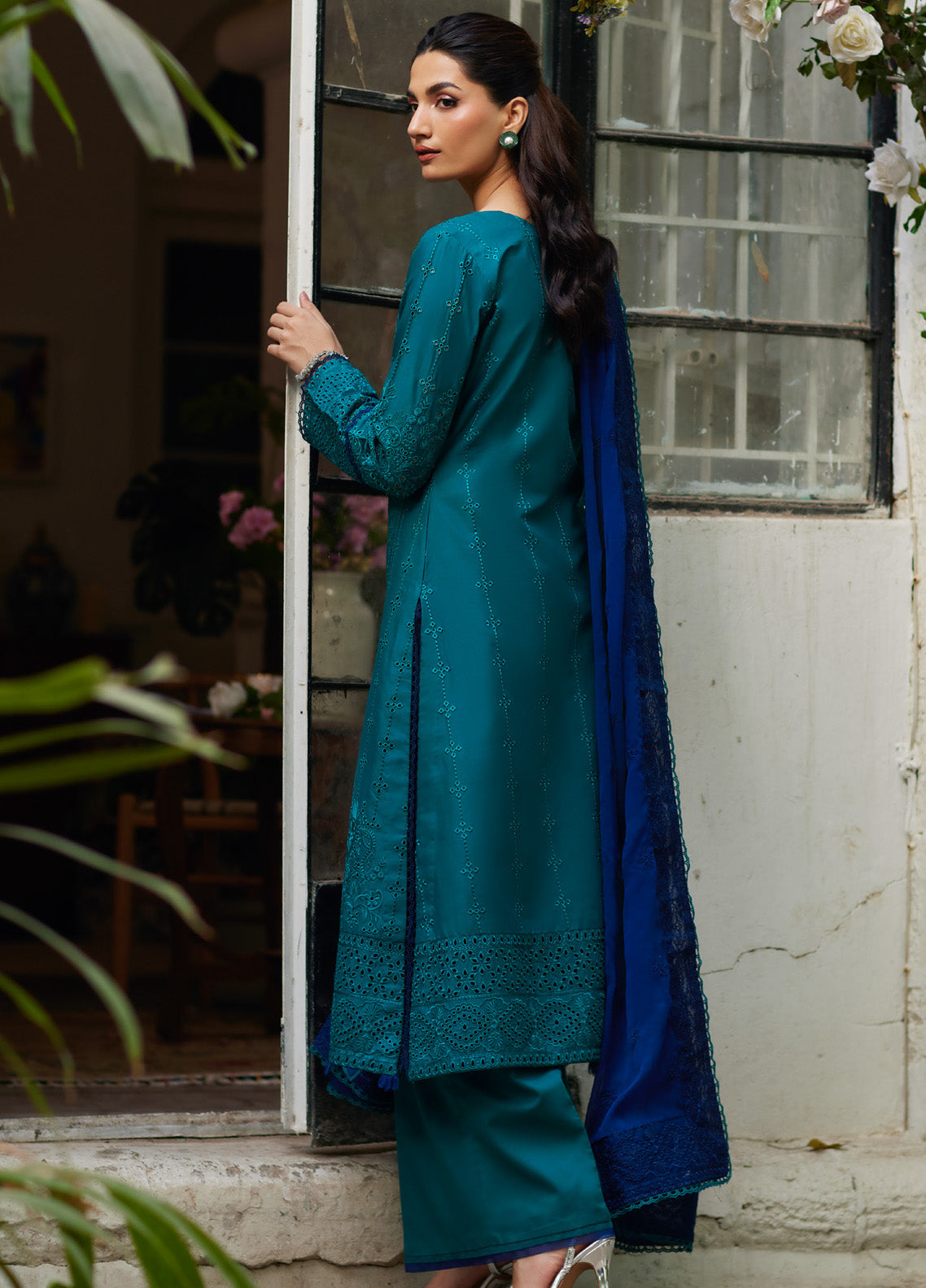 Lumiere By Gulaal Embroidered Lawn 3 Piece Unstitched Suit GL25L D-04 AZURA Lumiere By Gulaal Embroidered Lawn 3 Piece Unstitched Suit GL25L D-04 AZURA