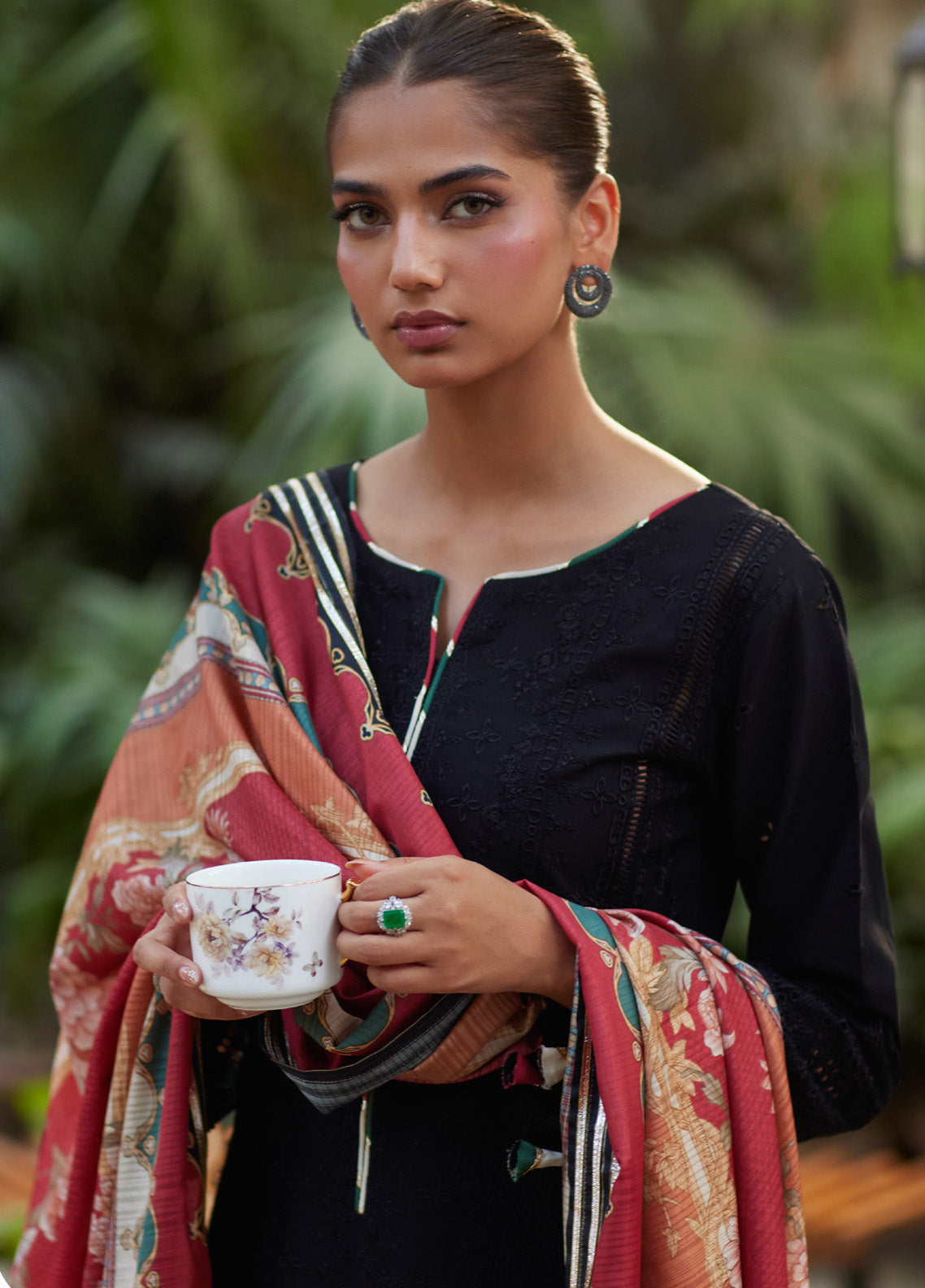 Lumiere By Gulaal Embroidered Lawn 3 Piece Unstitched Suit GL25L D-06 SOLENE Lumiere By Gulaal Embroidered Lawn 3 Piece Unstitched Suit GL25L D-06 SOLENE