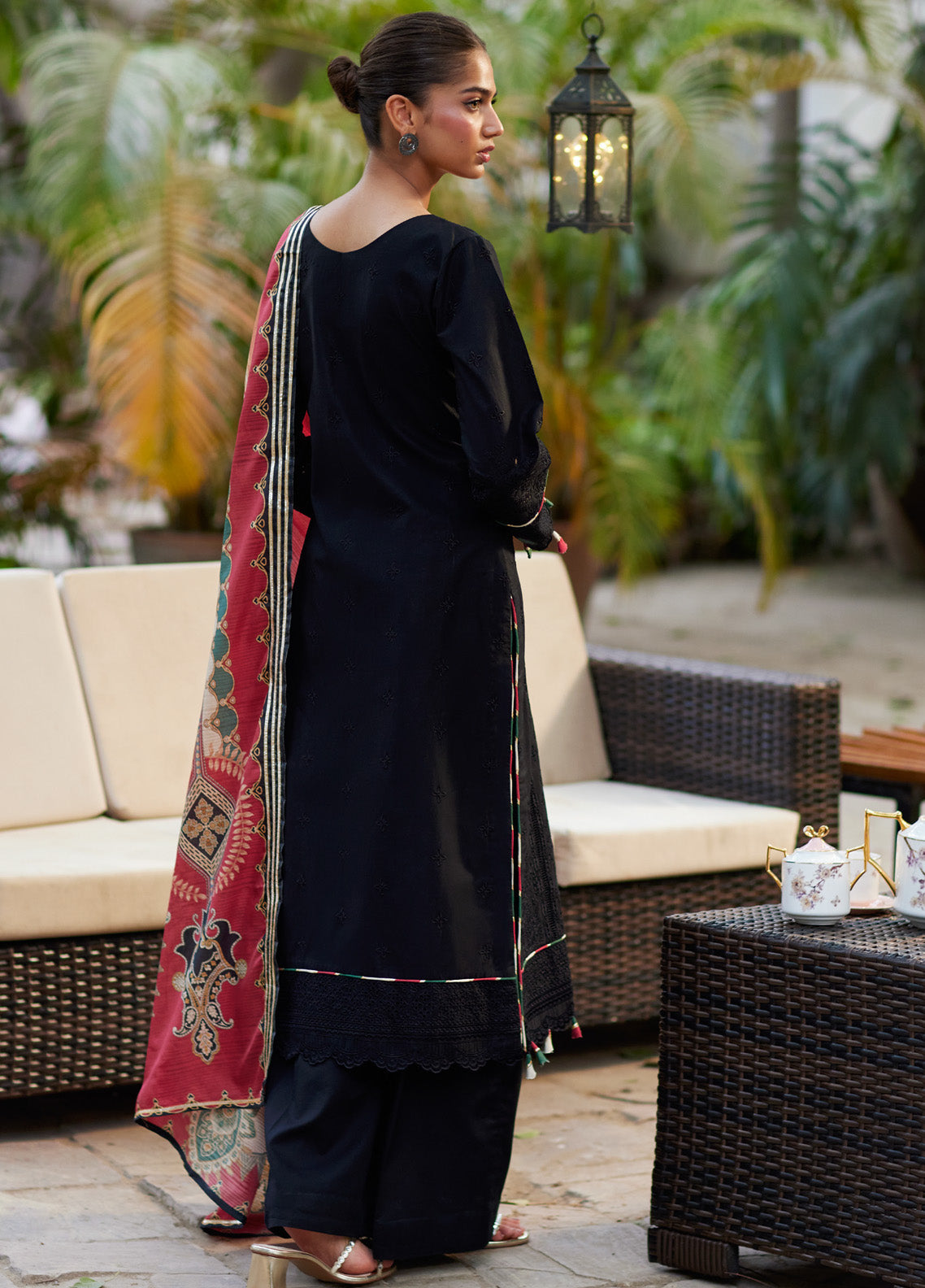 Lumiere By Gulaal Embroidered Lawn 3 Piece Unstitched Suit GL25L D-06 SOLENE Lumiere By Gulaal Embroidered Lawn 3 Piece Unstitched Suit GL25L D-06 SOLENE