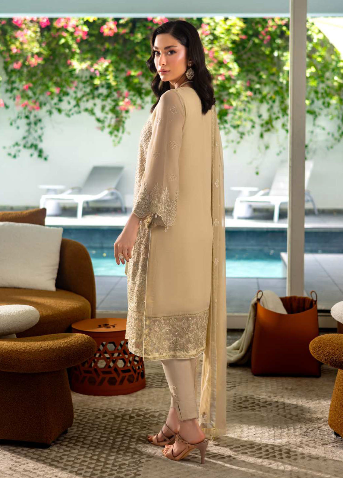 Luminara By Manahil Lakhani Embroidered Chiffon 3 Piece Unstitched Suit ML25L D-CE-03 LUMEE Luminara By Manahil Lakhani Embroidered Chiffon 3 Piece Unstitched Suit ML25L D-CE-03 LUMEE