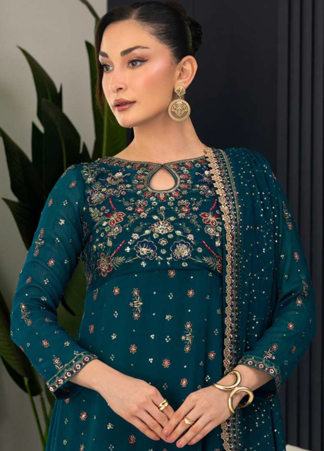 Luminara By Manahil Lakhani Embroidered Chiffon 3 Piece Unstitched Suit ML25L D-CE-08 ESMARA Luminara By Manahil Lakhani Embroidered Chiffon 3 Piece Unstitched Suit ML25L D-CE-08 ESMARA