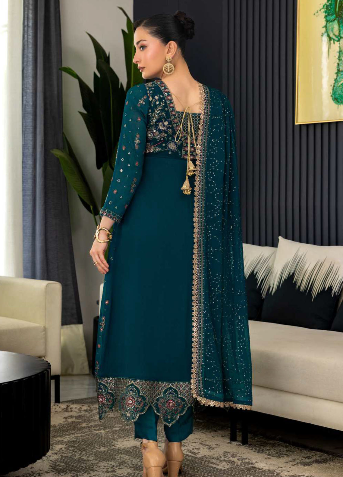 Luminara By Manahil Lakhani Embroidered Chiffon 3 Piece Unstitched Suit ML25L D-CE-08 ESMARA Luminara By Manahil Lakhani Embroidered Chiffon 3 Piece Unstitched Suit ML25L D-CE-08 ESMARA
