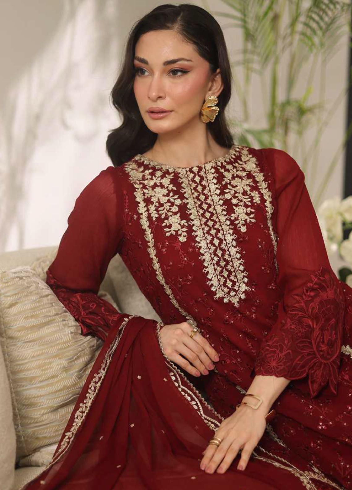 Luminara By Manahil Lakhani Embroidered Chiffon 3 Piece Unstitched Suit ML25L D-CE-09 ROYALE Luminara By Manahil Lakhani Embroidered Chiffon 3 Piece Unstitched Suit ML25L D-CE-09 ROYALE