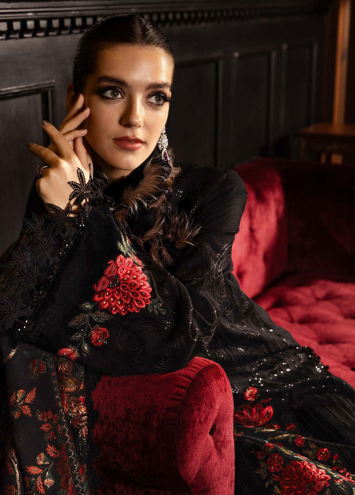 Luxe By Maria B Embroidered Linen 3 Piece Unstitched Suit MB25LW WL-1309 Luxe By Maria B Embroidered Linen 3 Piece Unstitched Suit MB25LW WL-1309