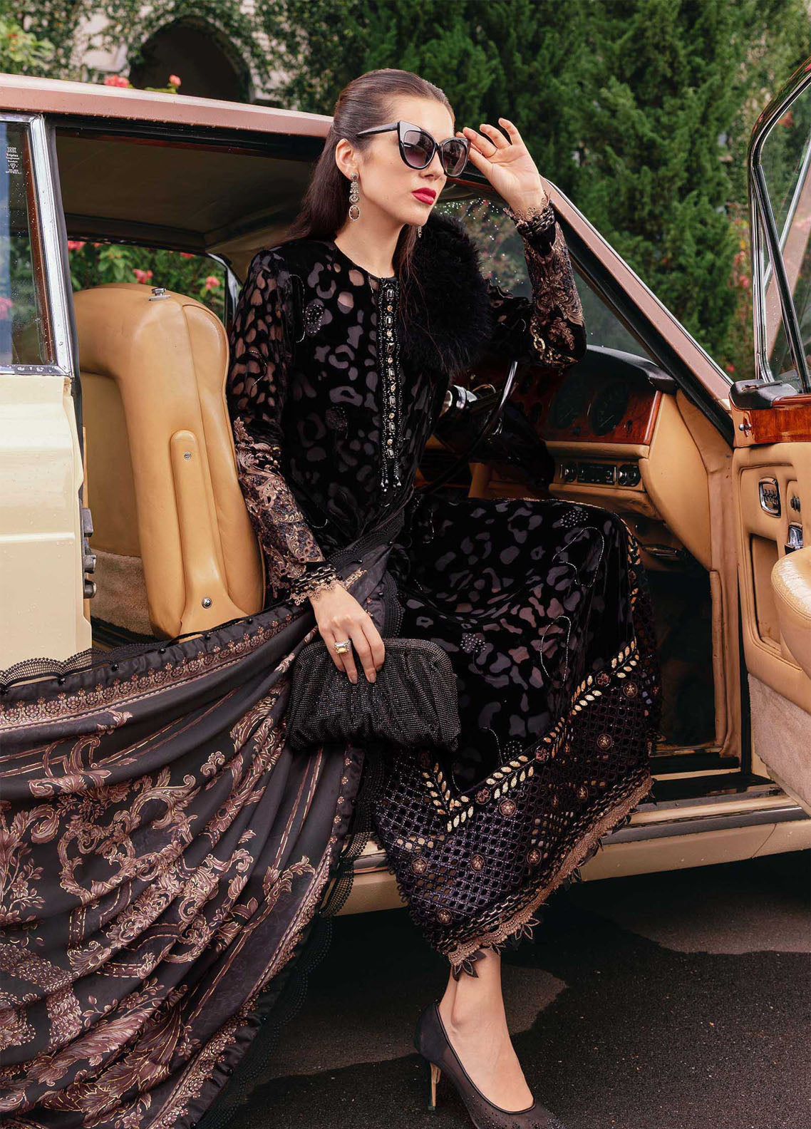 Luxe By Maria B Embroidered Palachi 3 Piece Unstitched Suit MB25LW WL-1301 Luxe By Maria B Embroidered Palachi 3 Piece Unstitched Suit MB25LW WL-1301
