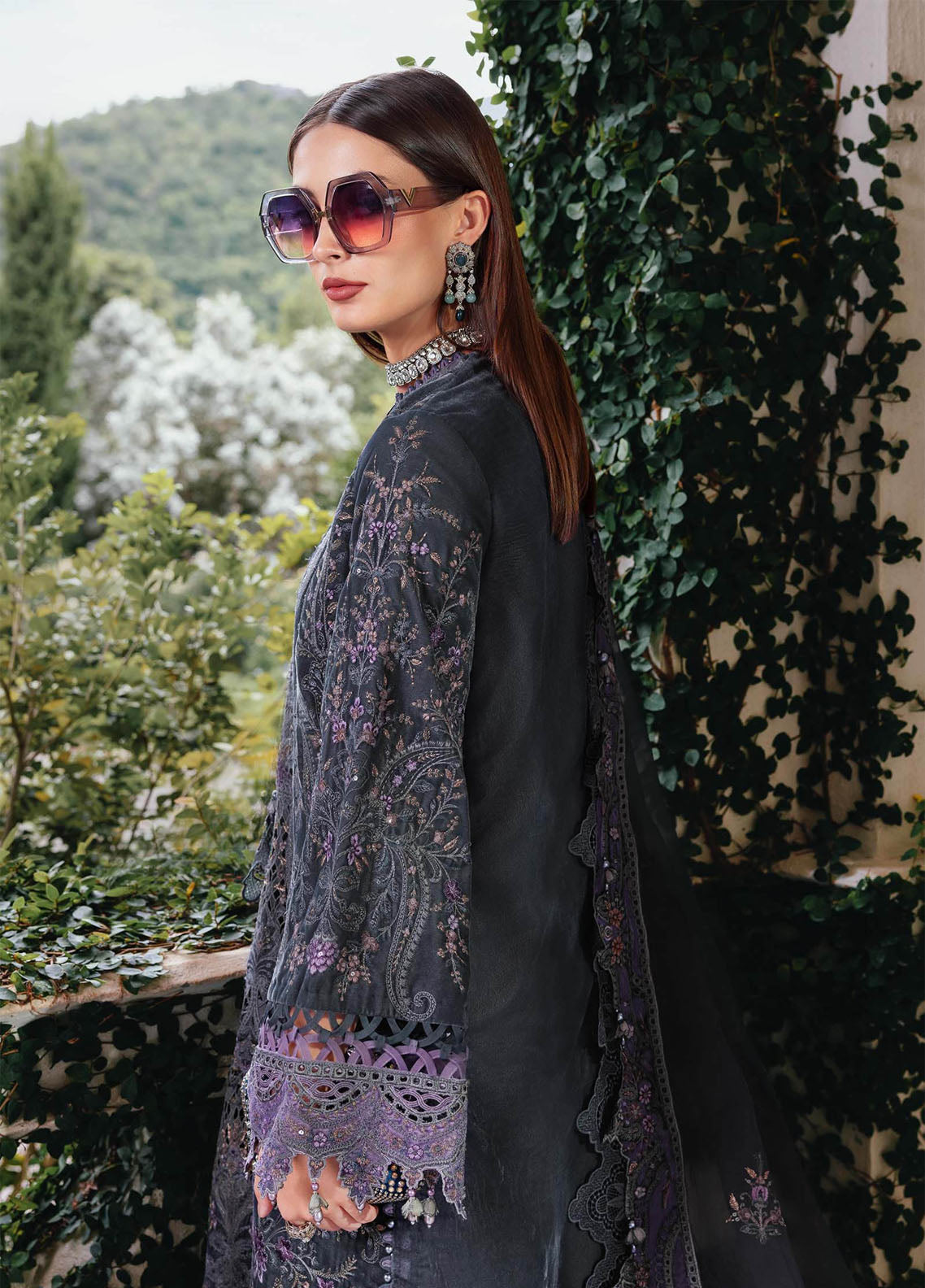 Luxe By Maria B Embroidered Velvet 3 Piece Unstitched Suit MB25LW WL-1305 Luxe By Maria B Embroidered Velvet 3 Piece Unstitched Suit MB25LW WL-1305