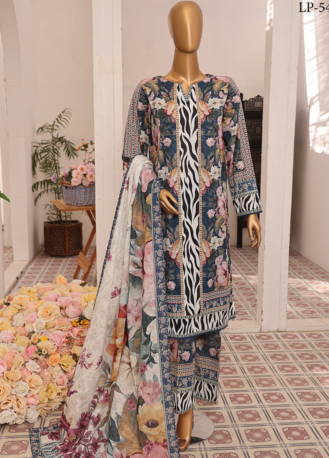 Luxe Prints By HZ Textile Printed Lawn 3 Piece Unstitched Suit HZ25LP LP-541 Luxe Prints By HZ Textile Printed Lawn 3 Piece Unstitched Suit HZ25LP LP-541