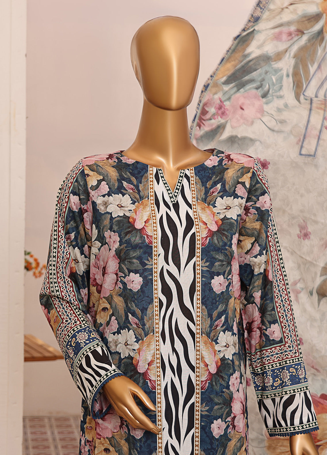 Luxe Prints By HZ Textile Printed Lawn 3 Piece Unstitched Suit HZ25LP LP-541 Luxe Prints By HZ Textile Printed Lawn 3 Piece Unstitched Suit HZ25LP LP-541