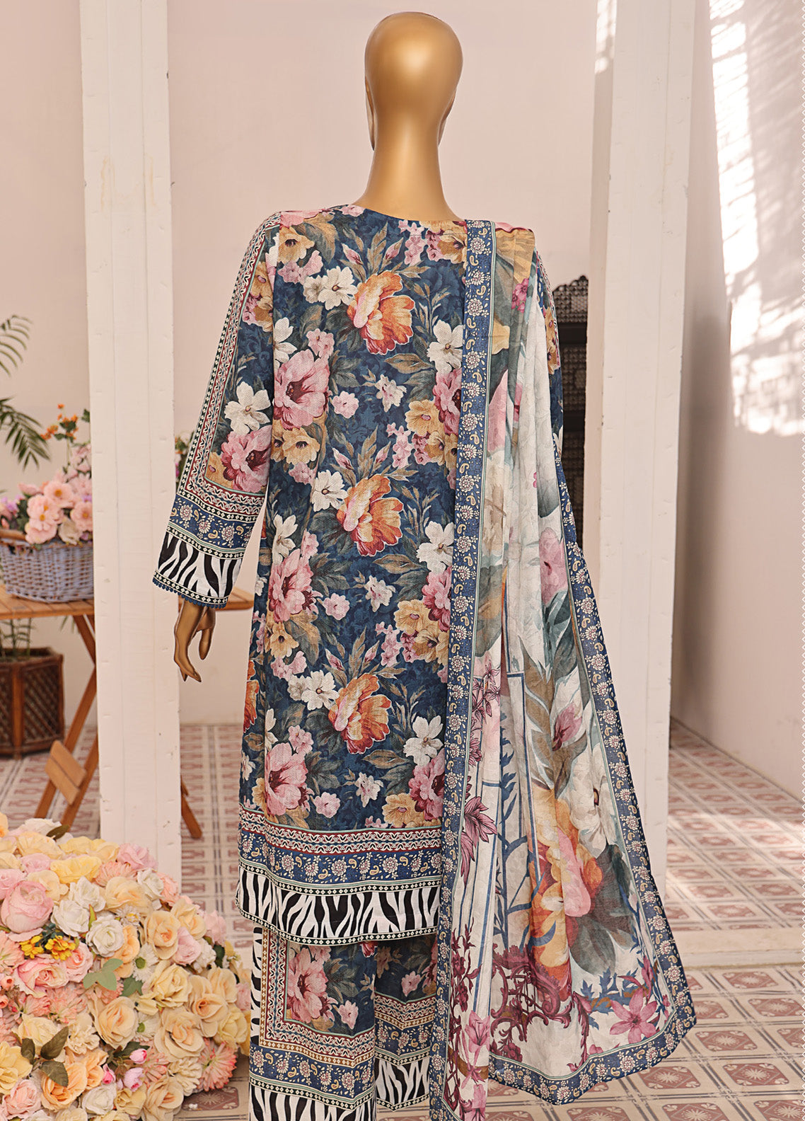 Luxe Prints By HZ Textile Printed Lawn 3 Piece Unstitched Suit HZ25LP LP-541 Luxe Prints By HZ Textile Printed Lawn 3 Piece Unstitched Suit HZ25LP LP-541