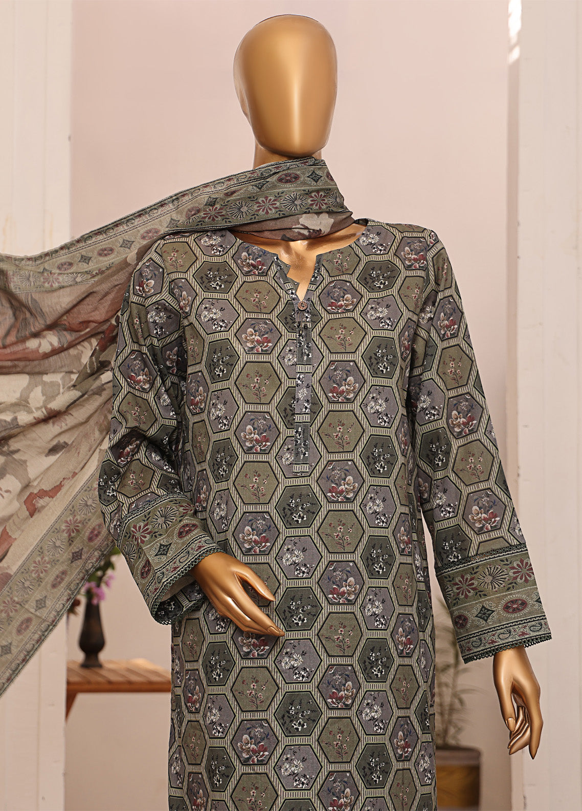 Luxe Prints By HZ Textile Printed Lawn 3 Piece Unstitched Suit HZ25LP LP-550 Luxe Prints By HZ Textile Printed Lawn 3 Piece Unstitched Suit HZ25LP LP-550