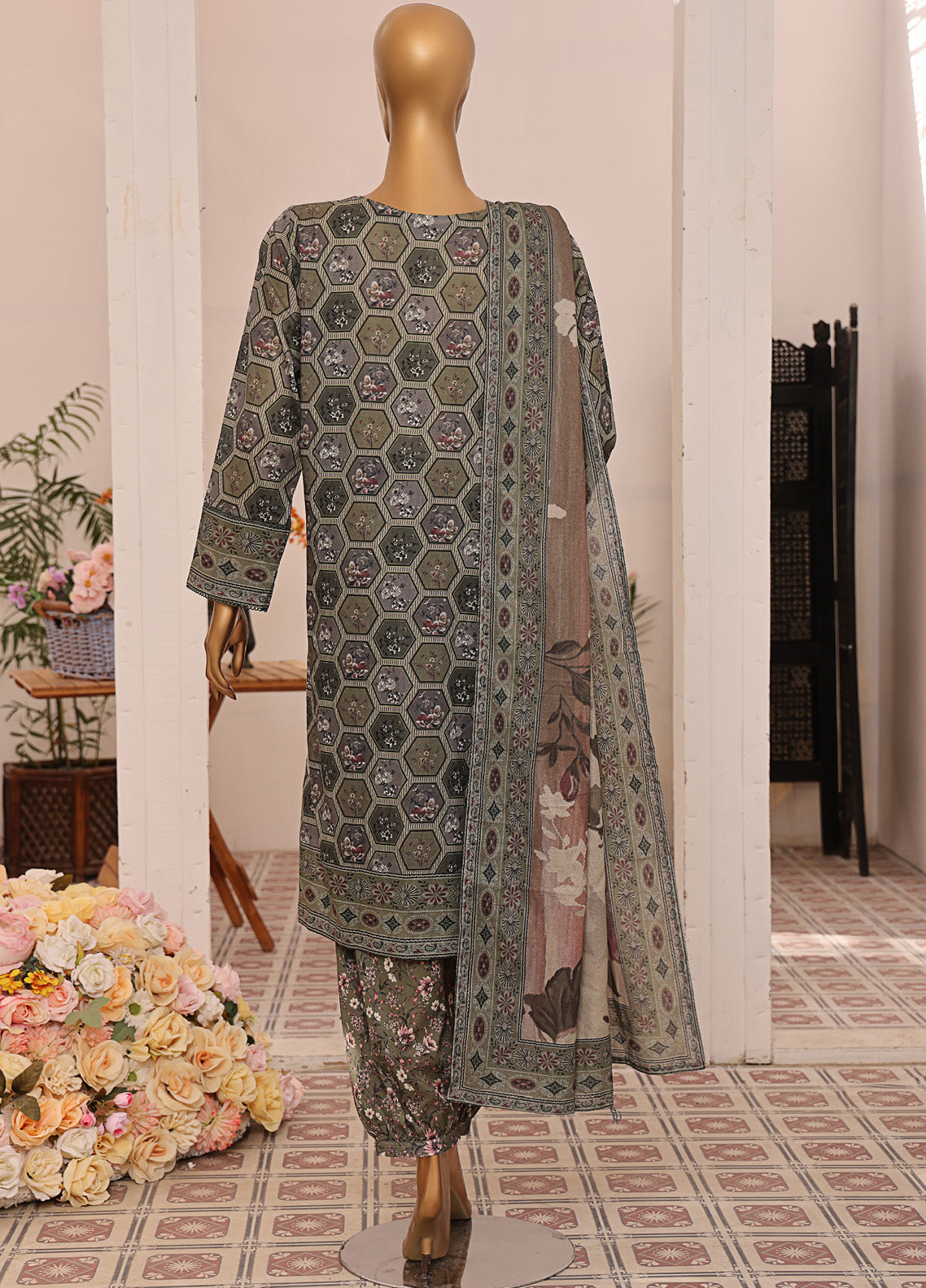 Luxe Prints By HZ Textile Printed Lawn 3 Piece Unstitched Suit HZ25LP LP-550 Luxe Prints By HZ Textile Printed Lawn 3 Piece Unstitched Suit HZ25LP LP-550