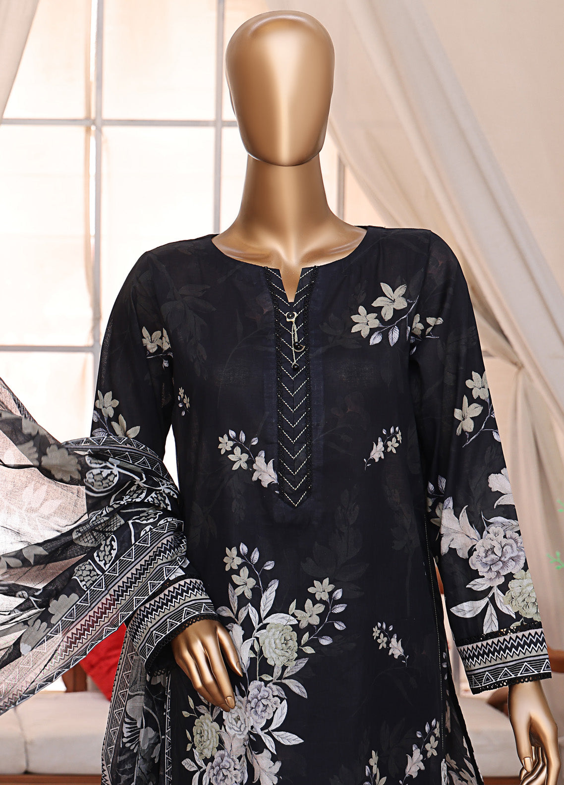 Luxe Prints By HZ Textile Printed Lawn 3 Piece Unstitched Suit HZ25LP LP-551 Luxe Prints By HZ Textile Printed Lawn 3 Piece Unstitched Suit HZ25LP LP-551