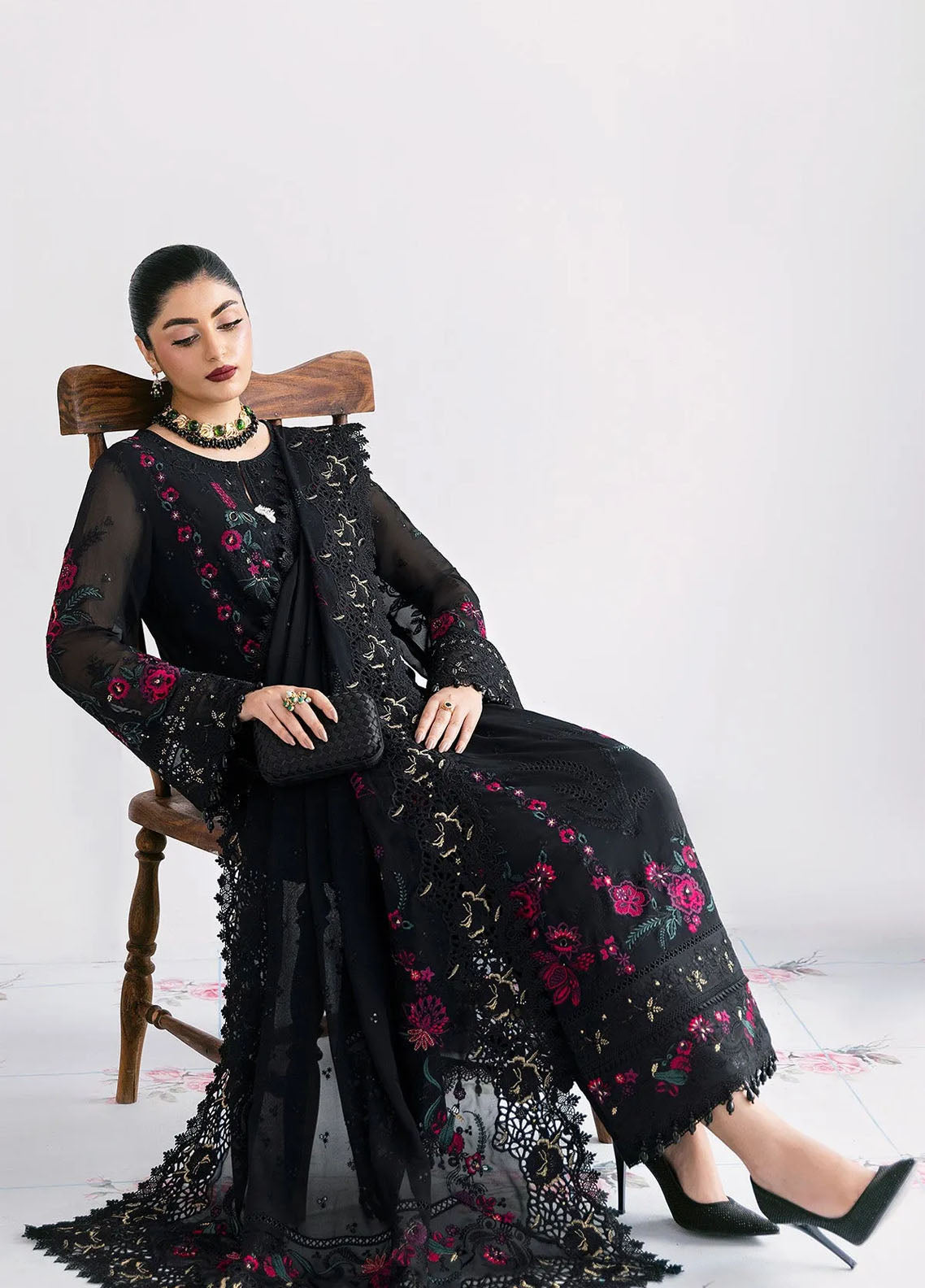 Luxe Serene By Imrozia Embroidered Georgette 3 Piece Unstitched Suit IM25LS D-S-1095 ONYX Luxe Serene By Imrozia Embroidered Georgette 3 Piece Unstitched Suit IM25LS D-S-1095 ONYX