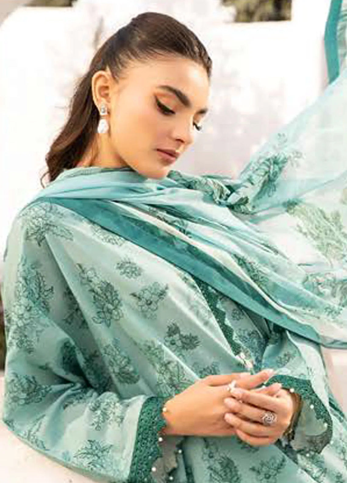 M Basics By Maria B Printed Lawn 3 Piece Unstitched Suit MB25MBL D-08 B M Basics By Maria B Printed Lawn 3 Piece Unstitched Suit MB25MBL D-08 B