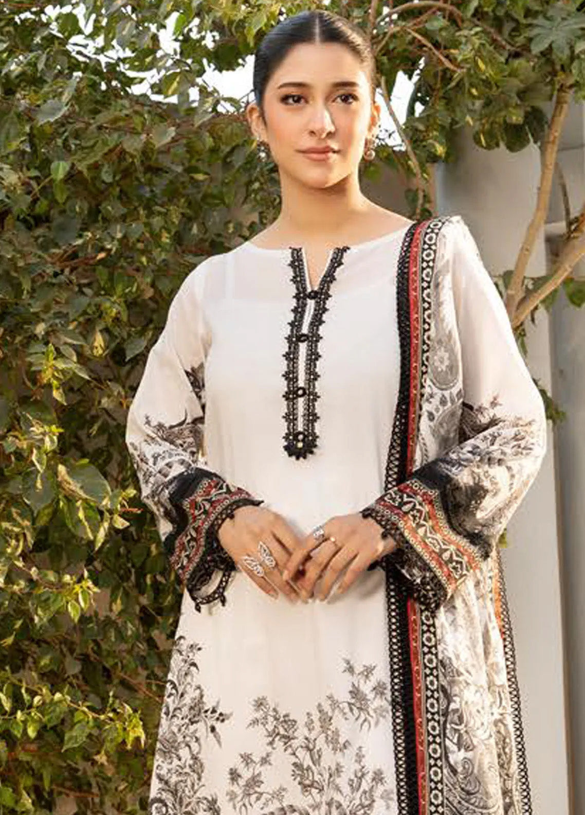 M Basics Elaheh By Maria B Printed Lawn 3 Piece Unstitched Suit MB25EMV1 D-05 M Basics Elaheh By Maria B Printed Lawn 3 Piece Unstitched Suit MB25EMV1 D-05